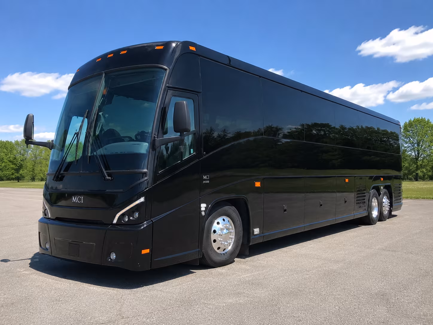 shuttle guests between hamilton hotels and grounds for sculpture